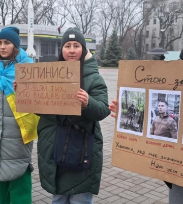 «Стою за...»: у Дніпрі відбулася акція вшанування загиблих військових ЗСУ
