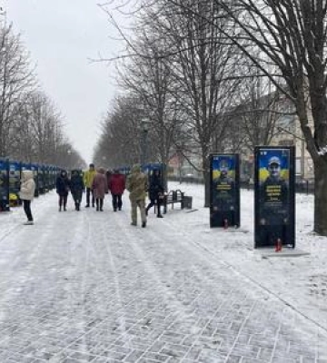 Полтава пам&#039;ятає: На Каштановій Алеї відкрили пам&#039;ятні стели полеглим Героям