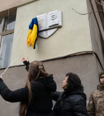 В Ужгороді відкрили меморіальну дошку на честь полеглого Героя Сергія Кузнєва