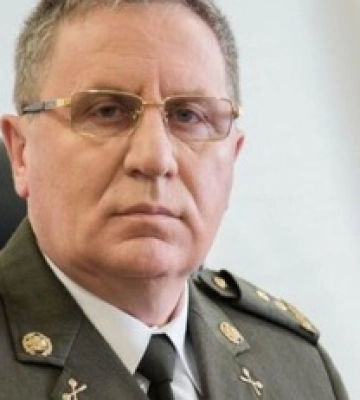 Стало відомо про рішення звільнити одіозного українського генерала Ткачука