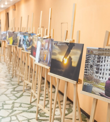 «Відтінки міцності»: в Запоріжжі відкрили фотовиставку про силу українських воїнів