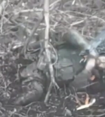 Окупант із відірваними ногами добиває себе гранатою. ВIДЕО