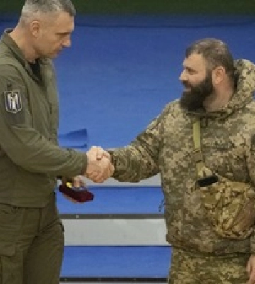 Кличко вручив військовослужбовцям нагороди від столиці до Дня ЗСУ