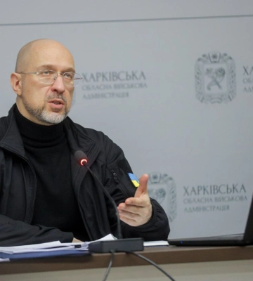 Принцип “воюй або працюй”. Шмигаль прокоментував необхідність 20 тис. грн зарплати для бронювання