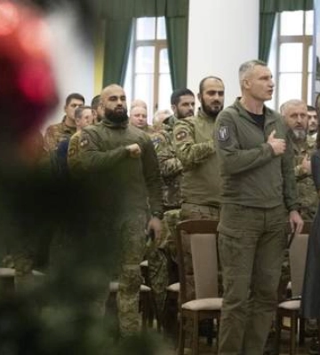 Кличко вручив військовослужбовцям нагороди від столиці до Дня ЗСУ