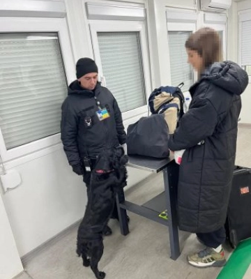 Шоколад з наркотиками везла через кордон 28-річна пасажирка
