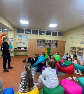 Захоплюючий урок для школярів Ужгорода на тему &quot;Безпека життєдіяльності&quot; провели патрульні поліцейські