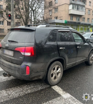 У Черкасах автомобіль Kia Sorento на пішохідному переході збив неповнолітнього хлопця
