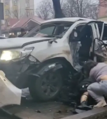 В окупованому Донецьку вибухнув автомобіль: стало відомо, хто міг бути за кермом