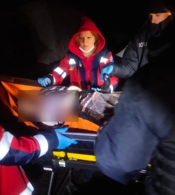 У Сарнах правоохоронці разом з рятувальниками допомогли жінці