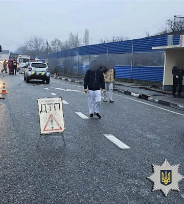 У Бородянці, що Київщині, легковик врізався в автобус із пасажирами, є загиблий, - поліція