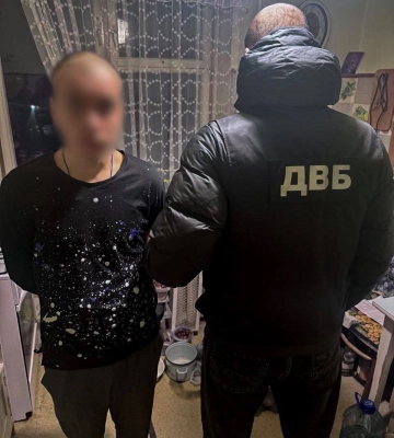 Вирішив помститися - у Києві чоловіка затримали на спробу підпалу автомобілів поліції