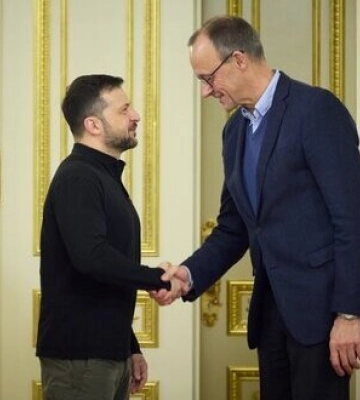Мерц - Зеленському: Обмеженням далекобійності ми вас примушуємо воювати з однією рукою за спиною
