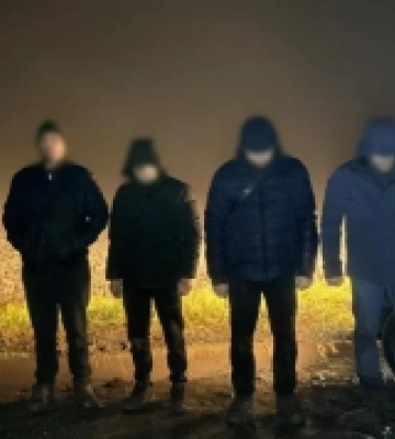 Подільські прикордонники затримали утікачів та їхніх переправників