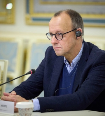 - Ми змушуємо вас воювати із зав’язаними руками, - кандидат у канцлери Німеччини