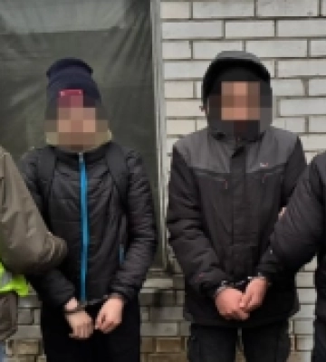 Викрили п&#039;ятьох осіб, які на замовлення росіян палили автівки військовослужбовців та адмінбудівлі у трьох регіонах: фото