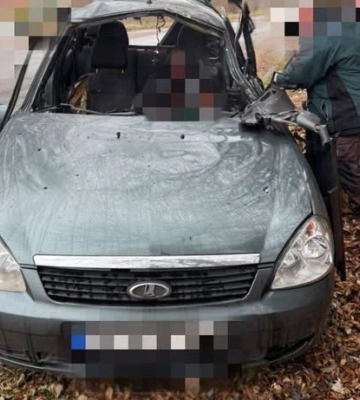 Росіяни атакували з дрона цивільне авто в Херсоні. Є постраждалий