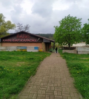Суд у Києві повернув місту землю на березі озера у Святошинському районі, де було самочинно збудоване кафе