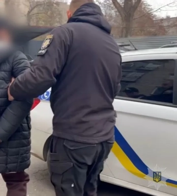 В Одессе задержали 20-летнего парня, который на заказ поджег чужой внедорожник
