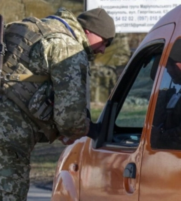 В Одессе водитель «покатал» сотрудника ТЦК на двери авто