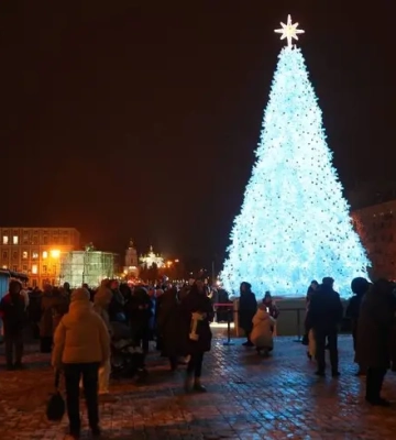 У Києві запалили вогні на головній ялинці країни
