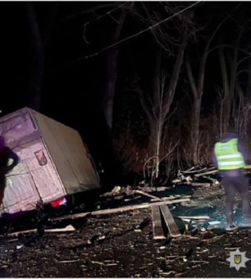 На Хмельниччині вантажівка в’їхала у підводу: одна людина загинула та двоє травмувались