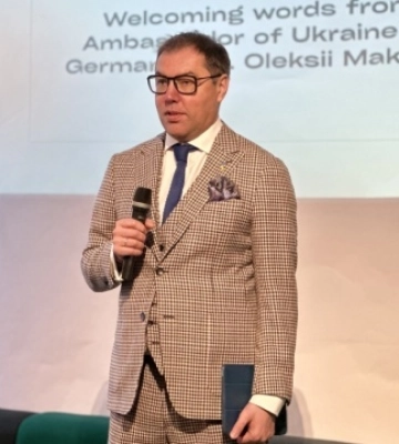 Київ і Берлін мають проводити спільну політику щодо українців у ФРН - посол Макеєв