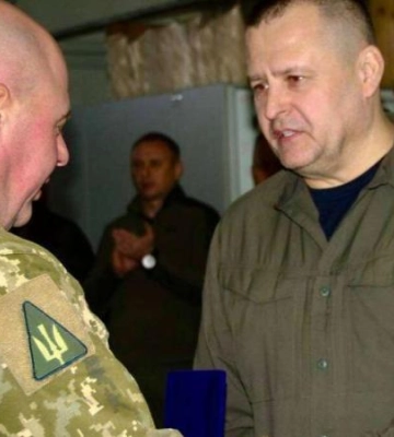 Щира подяка від всіх людей. У День ЗСУ керівник ДніпроОВА та мер Дніпра привітали воїнів ПвК «Схід»