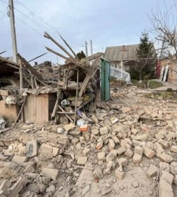 Дві людини постраждали внаслідок ворожих обстрілів Нікопольщини, пошкоджено будинки, інфраструктуру, магазин, гаражі та ЛЕП. ФОТОрепортаж