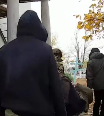 Правоохоронці евакуювали трьох людей з Козацького та Одрадокам’янки на Херсонщині 