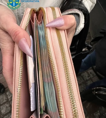 У Києві шахрайка ошукала пенсіонерку на понад 380 тисяч гривень