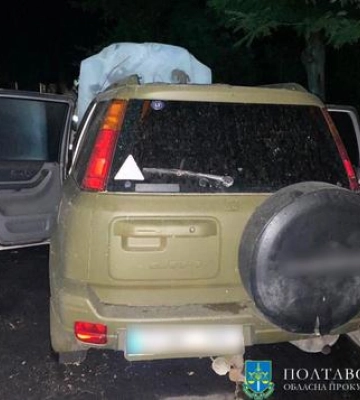 У Кременчуці неповнолітня студентка спалила військове авто