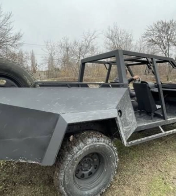 У Миколаєві переробляють автівки для фронту, з початку вторгнення зробили понад 70 машин