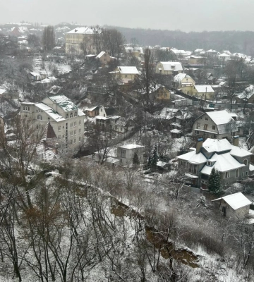 Хмарно, місцями мокрий сніг: прогноз погоди на 10 грудня