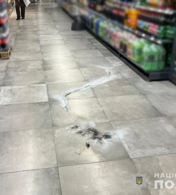 У Південному п’яна компанія підпалила в магазині димову шашку