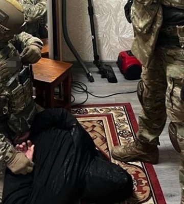 Правоохранители задержали рэкетиров, "выбивавших" деньги из семьи военного