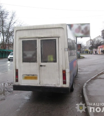 У Бердичеві старенька жінка потрапила під колеса маршрутки, з якої щойно вийшла