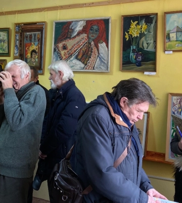 Презентація творчих робіт художника у Надвірнянській бібліотеці: фоторепортаж