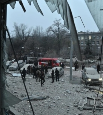 У Запоріжжі внаслідок удару РФ - 16 поранених та троє загиблих, рятувальна операція триває