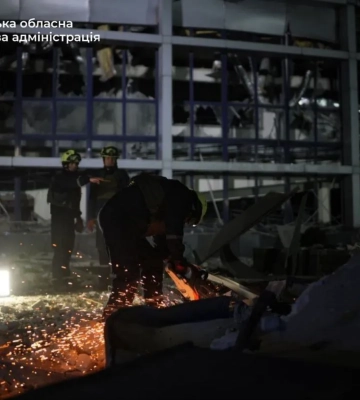 Удар рф по Запоріжжю: під завалами може перебувати ще щонайменше 8 людей