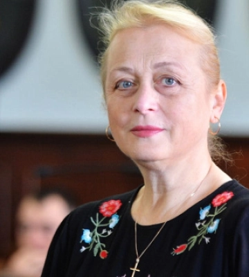 Волонтерка з Чернівців на пенсійні виплати купила розвідувальний дрон для ЗСУ