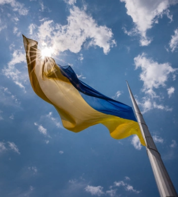 У Києві зняли головний прапор країни – у чому причина