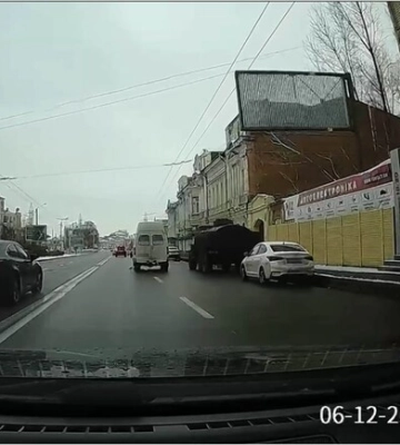 У Харкові патрульні завдяки соцмережам оштрафували зухвалих водіїв Mazda та Range Rover