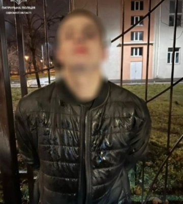 В Одесі чоловік вчинив стрілянину та погрожував перехожим пістолетом