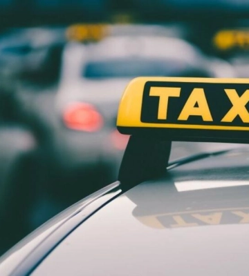 Водійка таксі висадила сім'ю загиблого військового у Київській області: що відомо