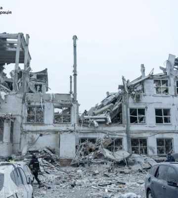 Число погибших в результате удара РФ по Запорожью возросло: спасательные работы продолжаются