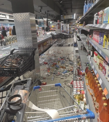 В одному з магазинів у Черкасах розтрощили пляшки з алкоголем (ФОТО)