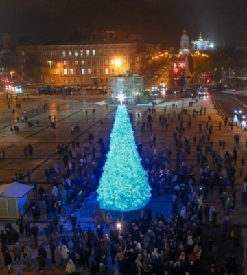 У Києві запалили вогні на головній ялинці країни (фотогалерея)