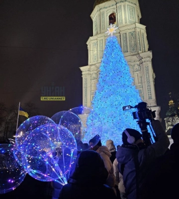 У Києві запалили вогні на головній ялинці країни