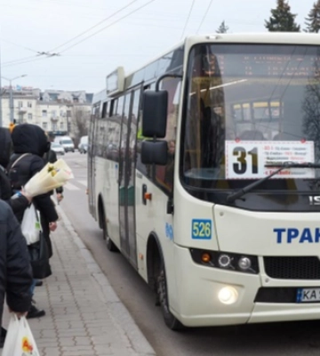 600 людей з однієї зупинки: у Луцьку внесли зміни в один з маршрутів
